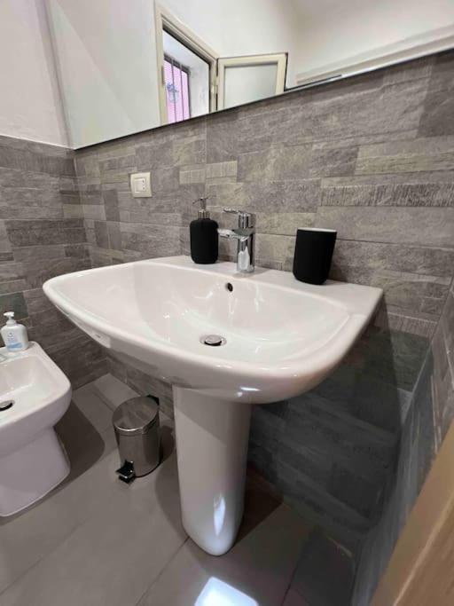 カターニアCasa Barbara 17アパートメント エクステリア 写真